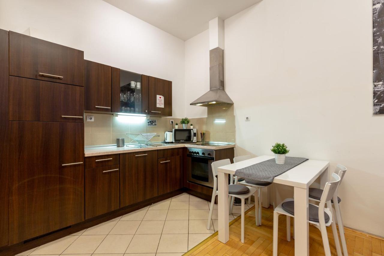 Dowtown Home In The Gozsdu Garden بودابست المظهر الخارجي الصورة